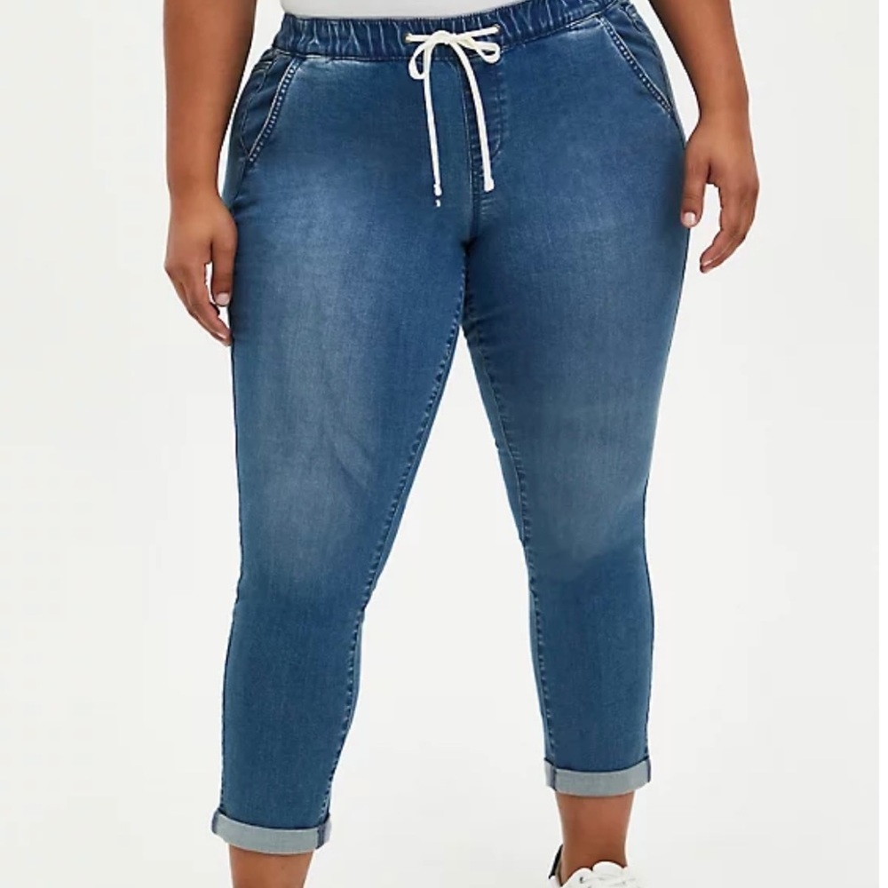 PULL-ON BOYFRIEND JEAN - SUPER SOFT MEDIUM WASH